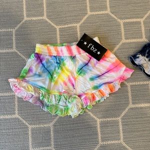 Tie dye ruffle shorts
Size 5
New with tags